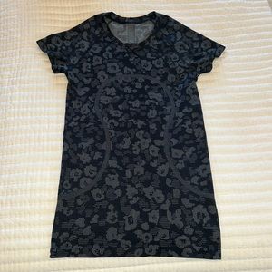 lululemon swiftly tech dappled floral true navy 🤍💙